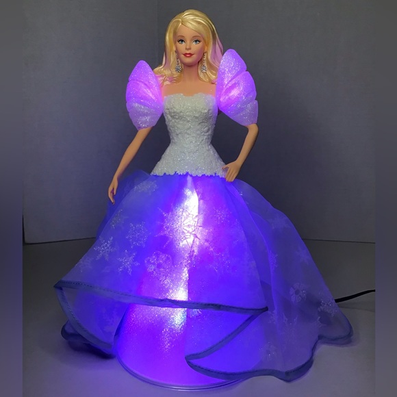 HALLMARK KEEPSAKE ANGEL LIGHTS BARBIE TREE TOPPER - Picture 4 of 15